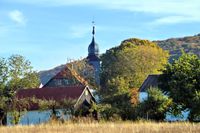 Kilian-Kirche in Hilmes im Herbstkleid